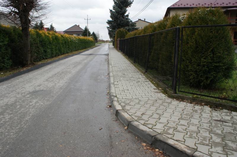 Kształtowanie przestrzeni publicznej poprzez remont chodników dla pieszych na ul. Bożego Ciała, Świętego Jana i Świętej Katarzyny w miejscowości Spytkowic