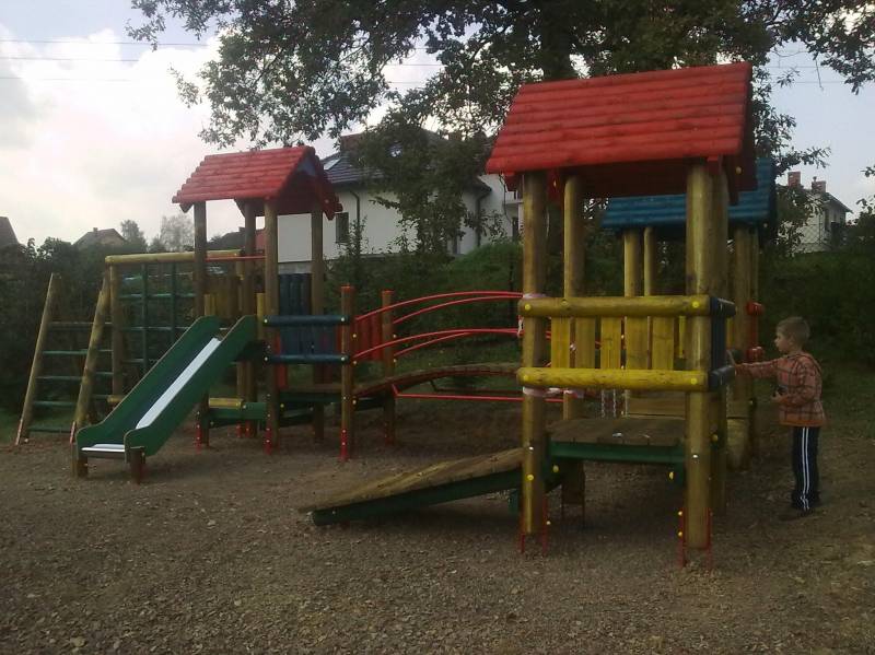 Budowa sieci placów zabaw na terenie gminy Tomice