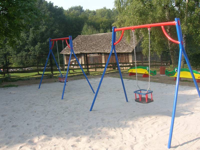 Budowa ogólnodostępnych placów zabaw wraz z miejscami postojowymi przy Przedszkolach na terenie Gminy Przeciszów.